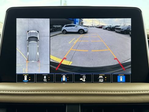 Used 2021 Chevrolet Tahoe Premier w/ Premium Package AWD/4WD image 10