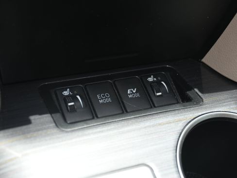 Used 2014 Toyota Camry XLE w/ Leather Package FWD image 15