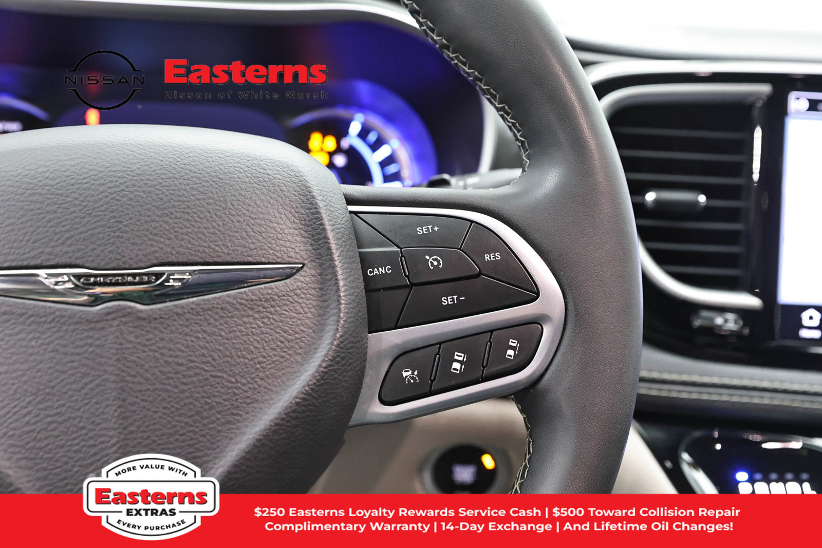 Used 2023 Chrysler Pacifica Touring-L FWD image 18
