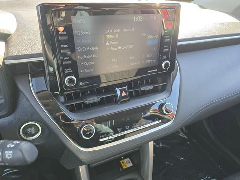 Used 2022 Toyota Corolla Cross LE image 32