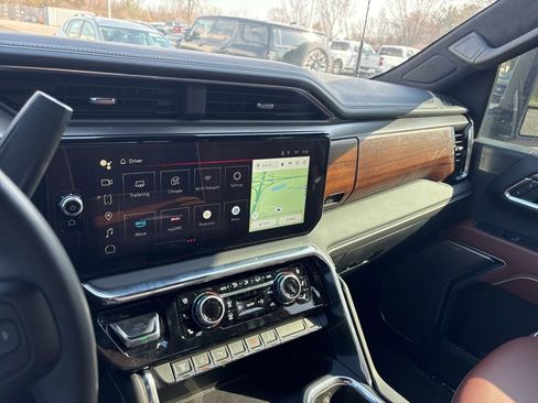 Used 2024 GMC Sierra 2500 Denali Ultimate image 28