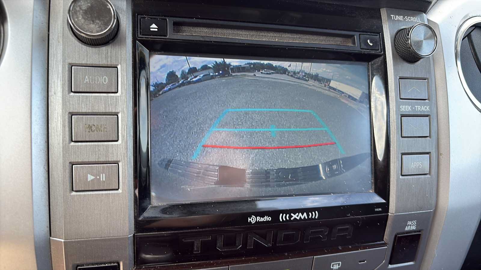 Used 2018 Toyota Tundra SR5 w/ SR5 Upgrade Package AWD/4WD image 12
