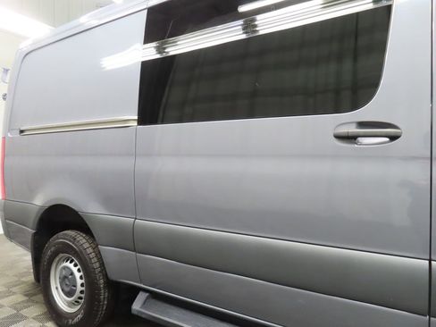 Used 2021 Mercedes-Benz Sprinter 2500 image 30