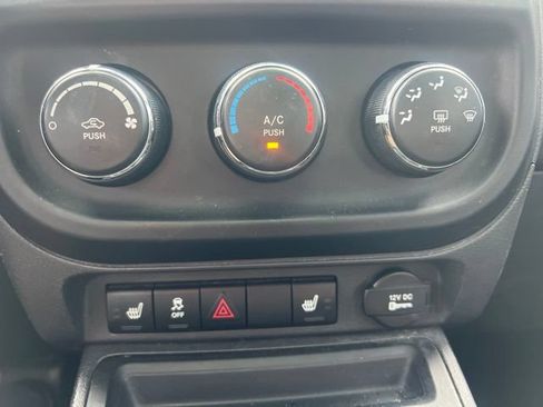 Used 2011 Jeep Compass Latitude AWD/4WD image 10