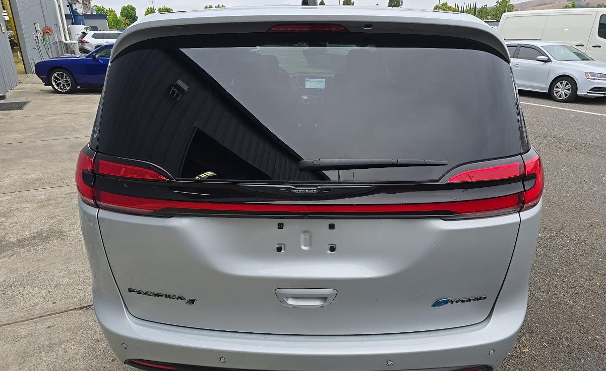Used 2023 Chrysler Pacifica Touring-L w/ S Appearance Package FWD image 5