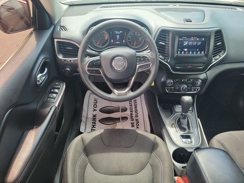 Used 2019 Jeep Cherokee Latitude w/ Popular Appearance Group FWD image 12