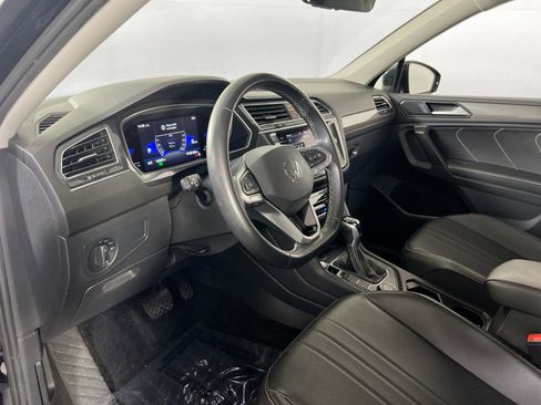 Used 2022 Volkswagen Tiguan SE image 9