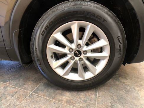 Used 2020 Kia Sorento LX image 9