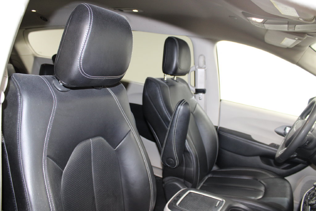 Used 2024 Chrysler Pacifica Touring-L FWD image 21