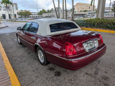 Used 1998 Lincoln Town Car Executive image 8
