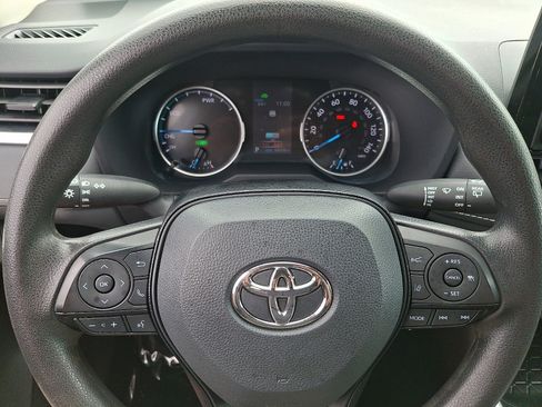 Used 2021 Toyota RAV4 LE AWD/4WD image 18