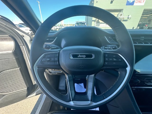 Used 2024 Jeep Grand Cherokee L Limited AWD/4WD image 17