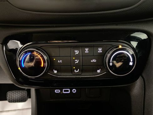 Used 2023 Buick Encore GX Preferred w/ Cold Weather Comfort Package FWD image 18