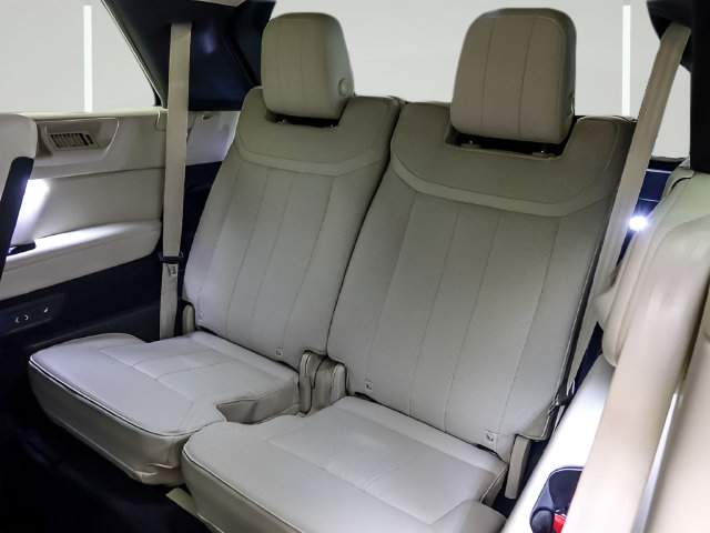 Used 2025 Land Rover Range Rover Long Wheelbase SE AWD/4WD image 13