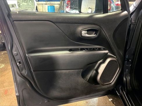 Used 2023 Jeep Renegade Latitude image 18