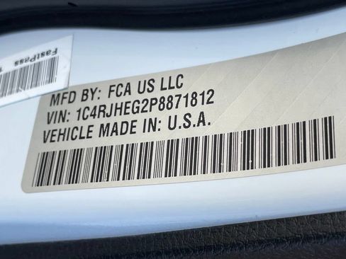 Used 2023 Jeep Grand Cherokee Summit w/ Luxury Tech Group V AWD/4WD image 36