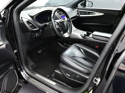 Used 2019 Lincoln Nautilus Premier image 10