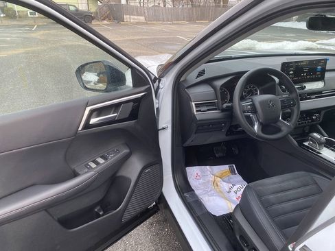 New 2026 Mitsubishi Outlander Trail Edition image 10