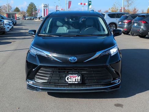 Used 2024 Toyota Sienna XLE image 11