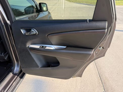 Used 2014 Dodge Journey R/T w/ Flexible Seating Group image 18