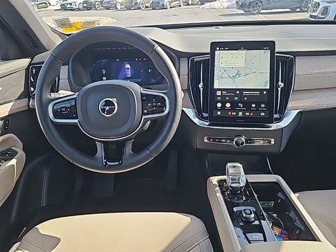 Used 2025 Volvo XC90 T8 Core image 2