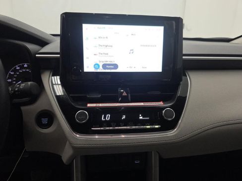 Used 2024 Toyota Corolla Cross LE FWD image 8