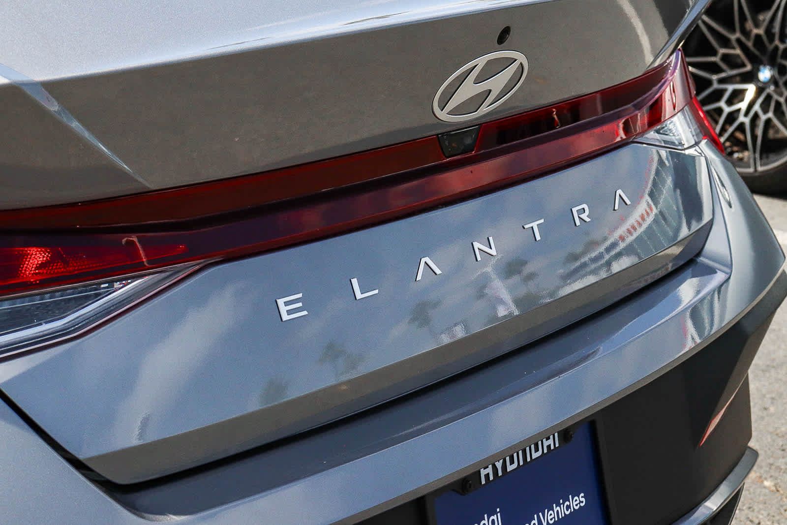 Used 2025 Hyundai Elantra SE w/ Cargo Package FWD image 12