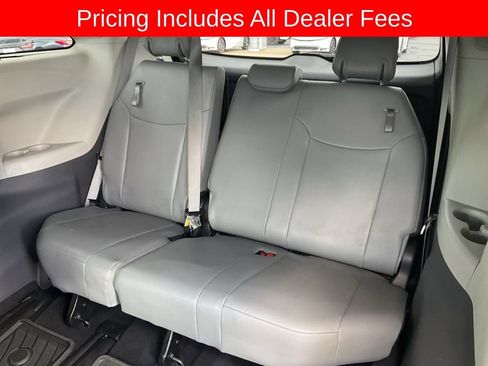 Used 2023 Toyota Sienna Limited FWD image 15