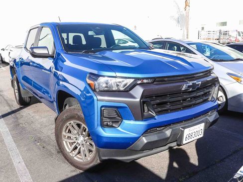Used 2023 Chevrolet Colorado LT w/ LT Convenience Package II image 2