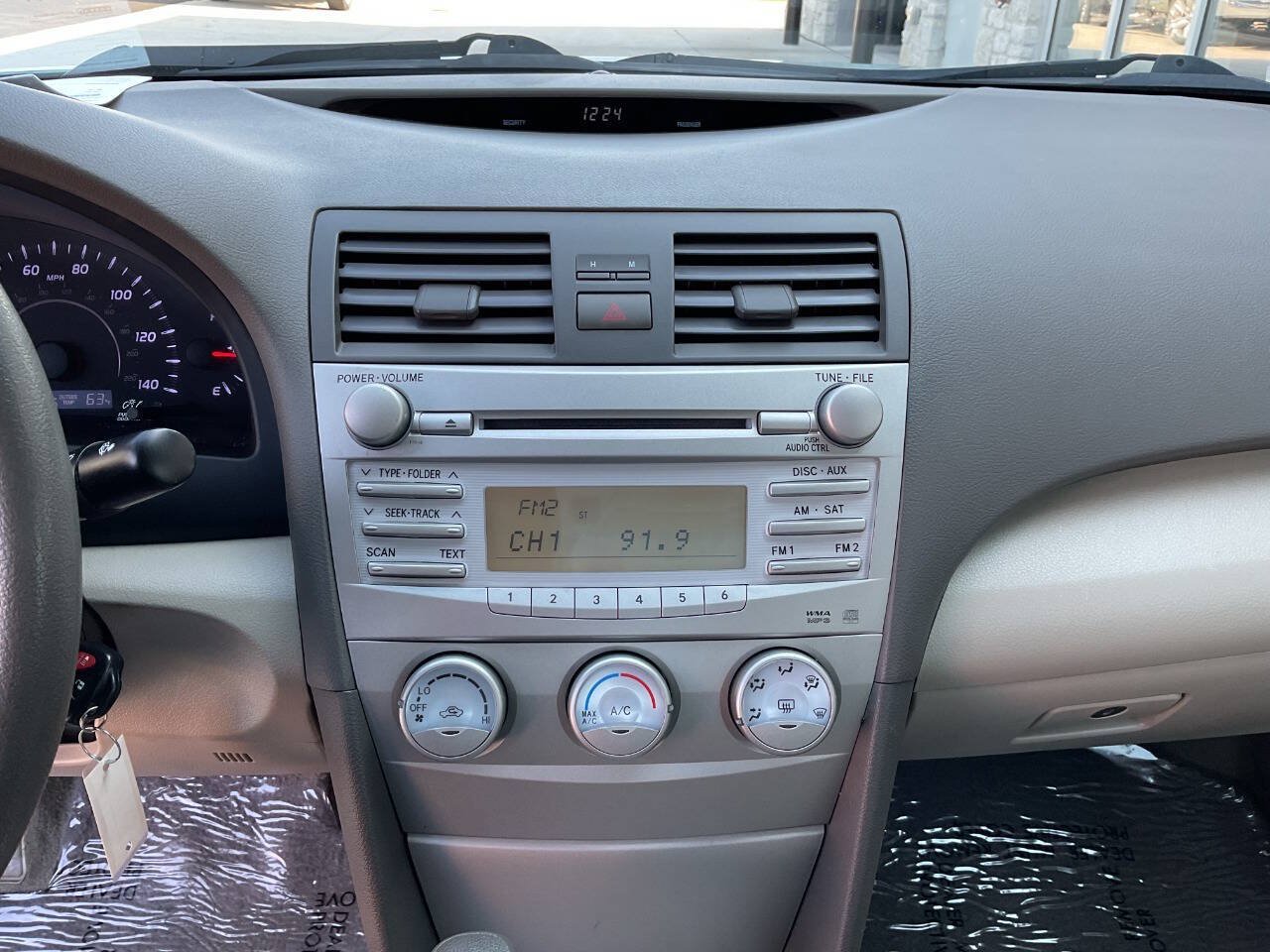 Used 2011 Toyota Camry LE FWD image 19