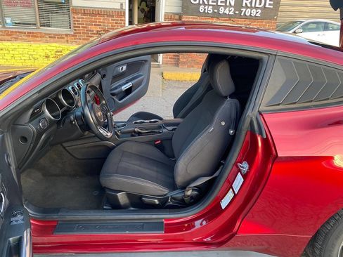 Used 2018 Ford Mustang Coupe image 10