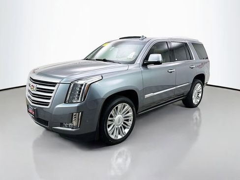 Used 2019 Cadillac Escalade Platinum image 3