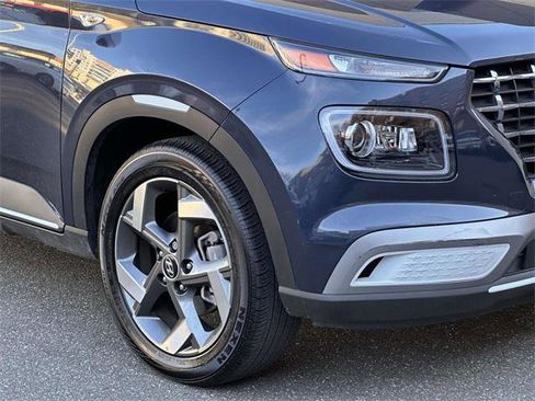 Certified 2025 Hyundai Venue Limited image 10