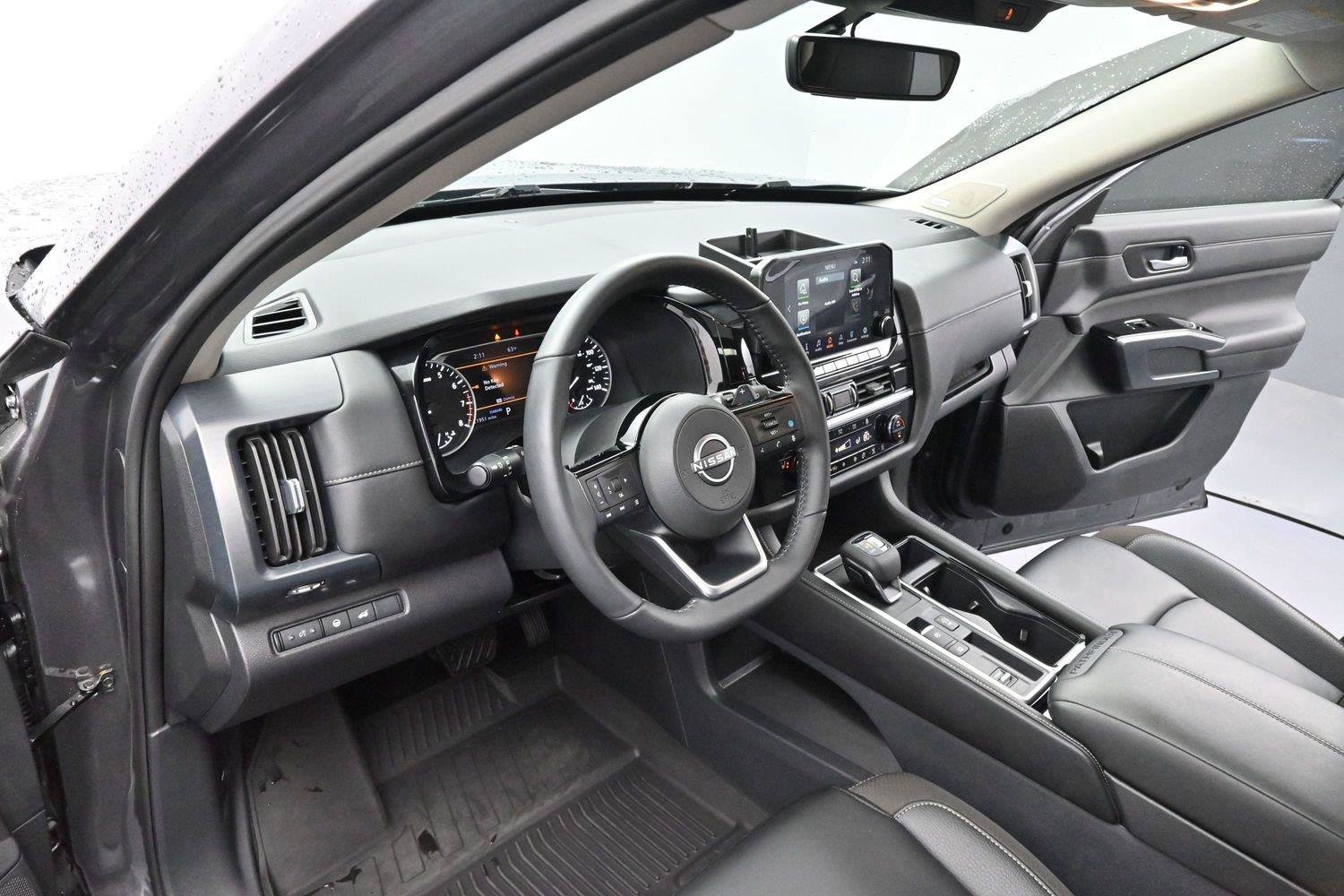 Used 2025 Nissan Pathfinder SL w/ SL Premium Package FWD image 12