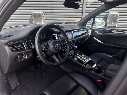 Certified 2026 Porsche Macan AWD/4WD image 4