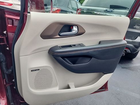 Used 2017 Chrysler Pacifica Touring-L Plus w/ Advanced Safetytec Group FWD image 52
