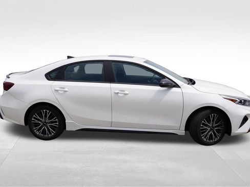 Used 2024 Kia Forte GT-Line w/ GT-Line Premium Package FWD image 2