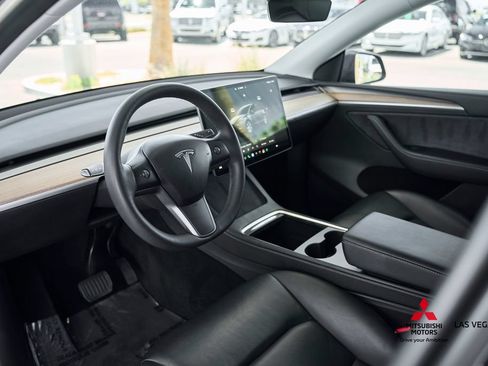 Used 2023 Tesla Model Y Long Range AWD/4WD image 2