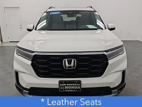 Used 2025 Honda Pilot Touring image 4