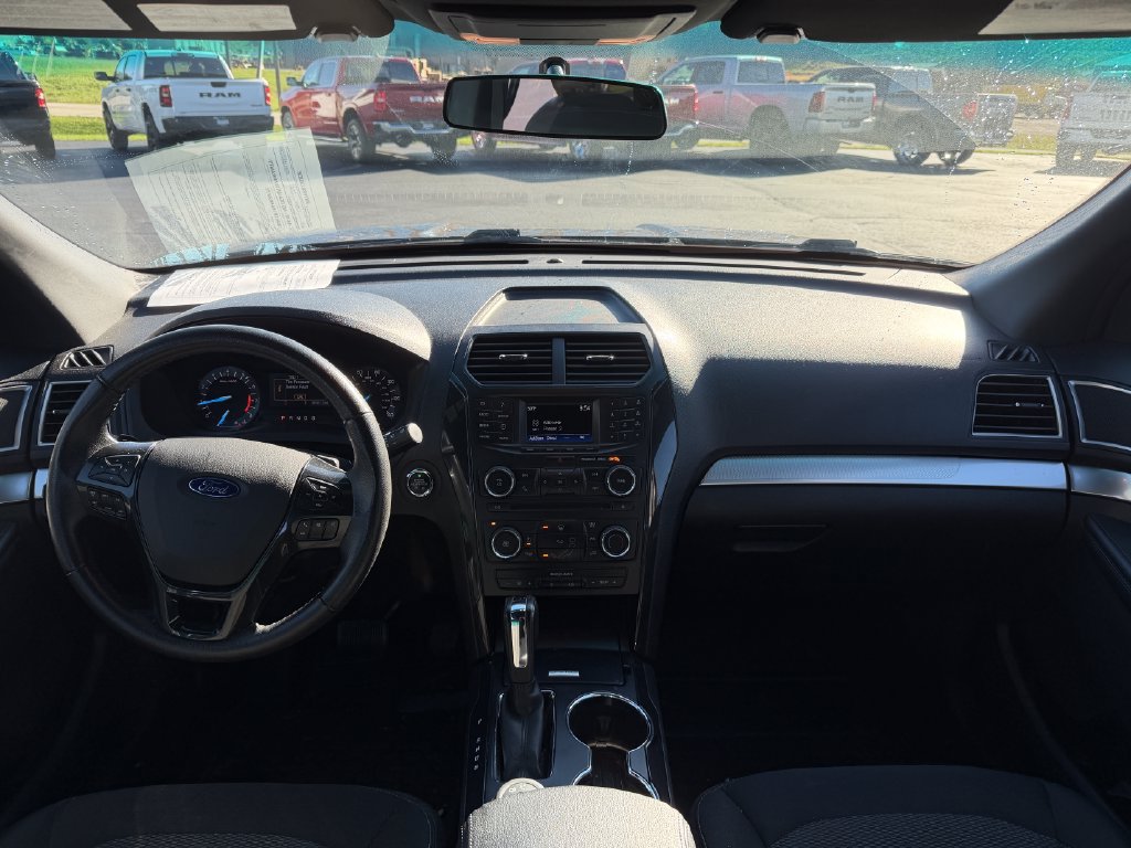 Used 2016 Ford Explorer XLT AWD/4WD image 7