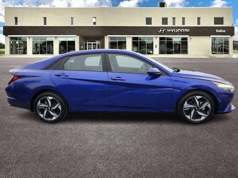 Certified 2023 Hyundai Elantra SEL w/ Convenience Package image 2