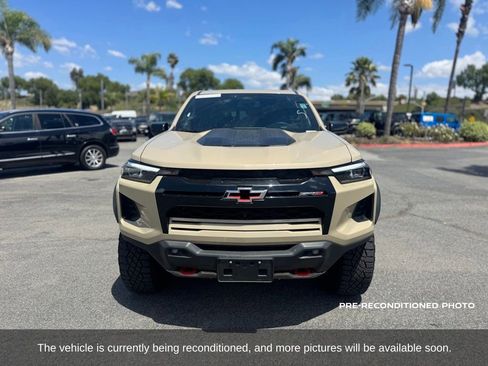 Used 2024 Chevrolet Colorado ZR2 w/ Technology Package AWD/4WD image 9