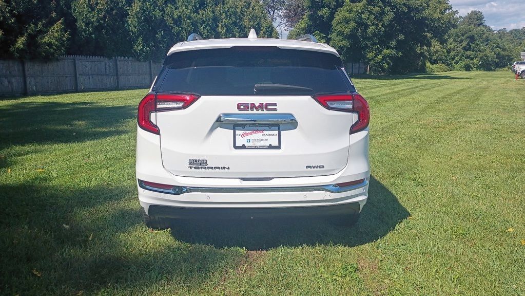 Used 2023 GMC Terrain Denali w/ Denali Premium Package AWD/4WD image 6