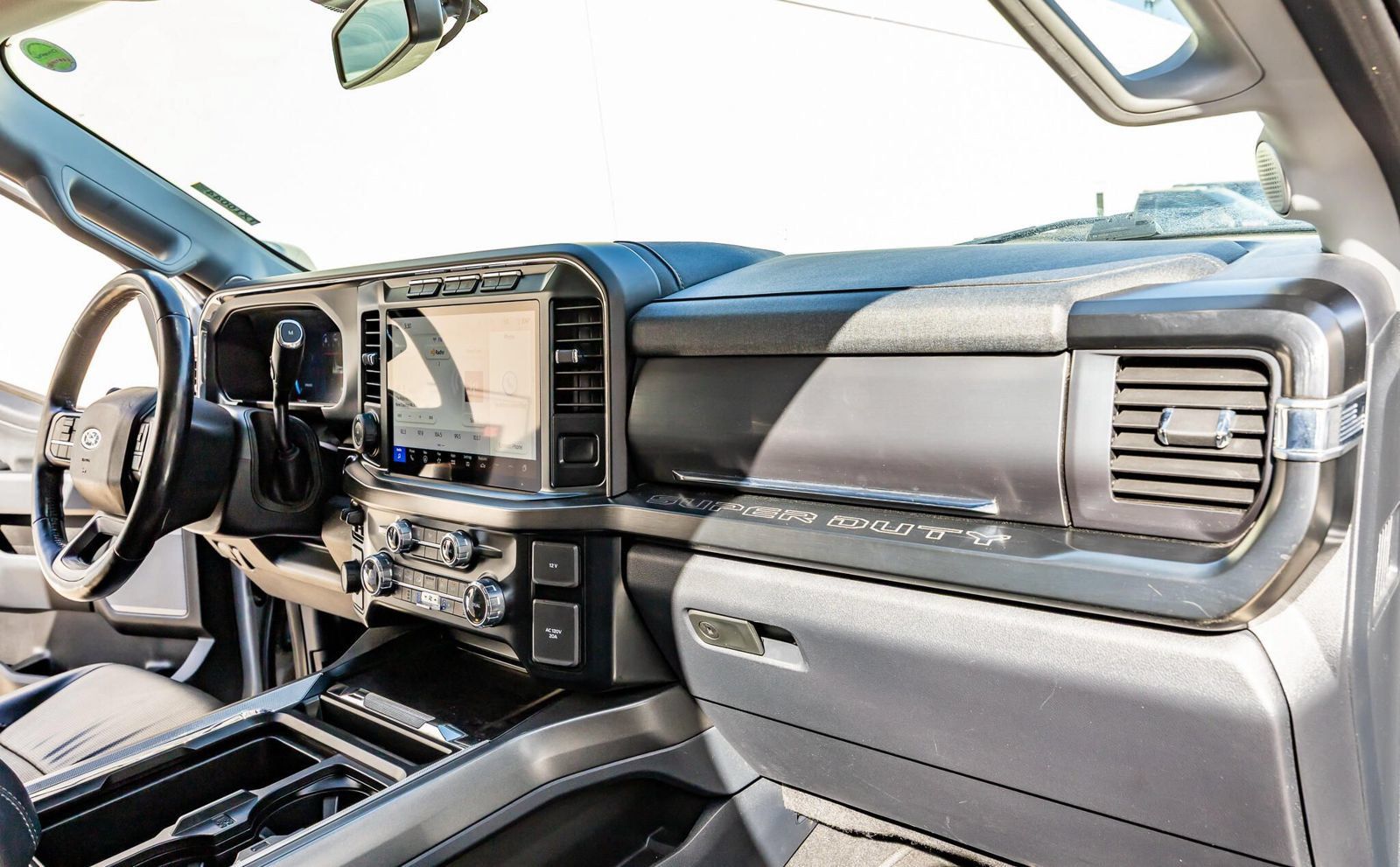 Used 2023 Ford F250 Lariat w/ Lariat Ultimate Package AWD/4WD image 17