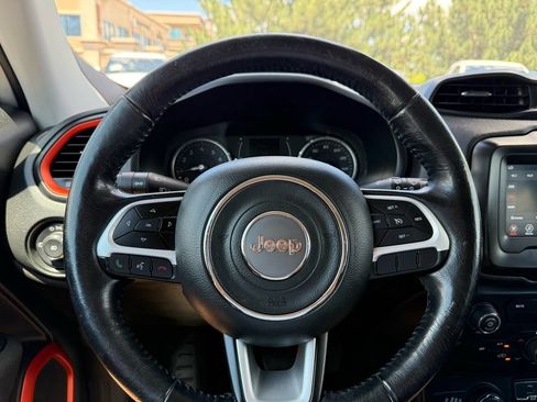 Used 2020 Jeep Renegade Latitude AWD/4WD image 29