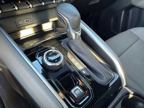 Used 2025 Chevrolet Colorado ZR2 w/ Midnight Edition image 28