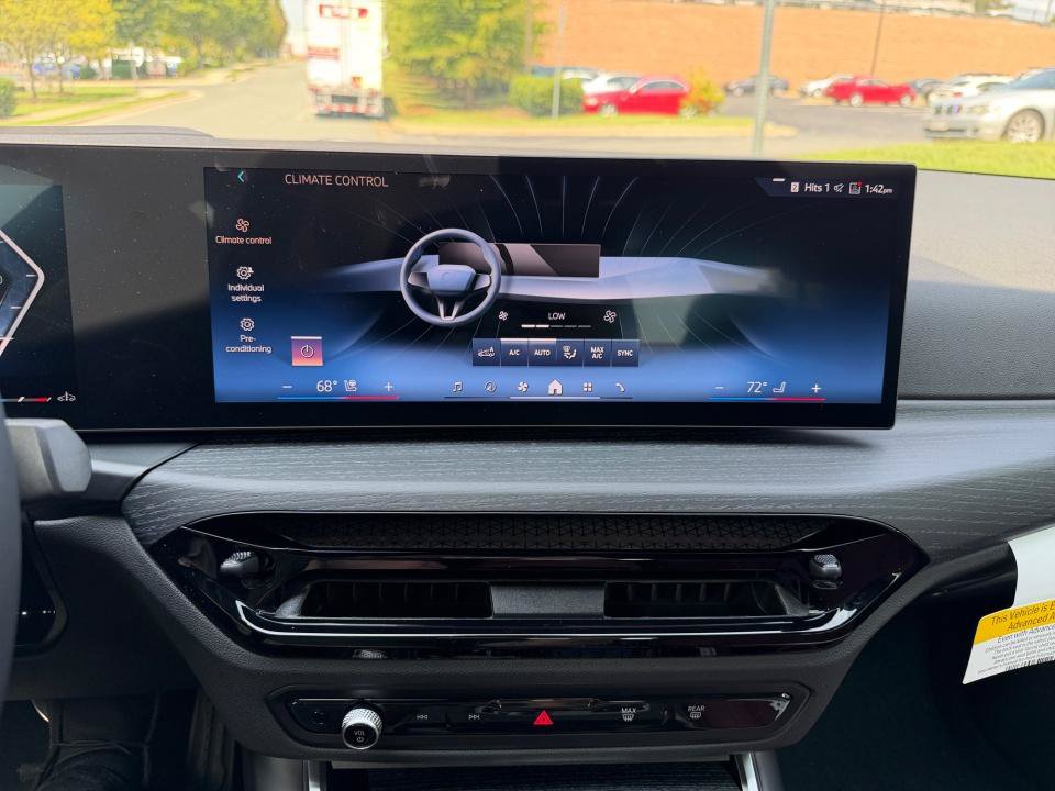 New 2026 BMW 330i xDrive Sedan w/ M Sport Package AWD/4WD image 18