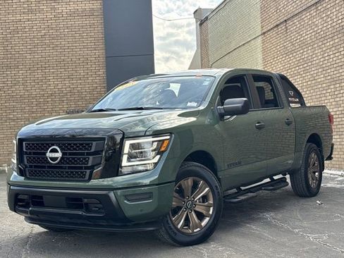Used 2024 Nissan Titan SV w/ SV Bronze Edition Package image 46