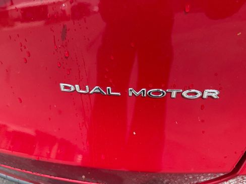 Used 2021 Tesla Model Y Long Range AWD/4WD image 31