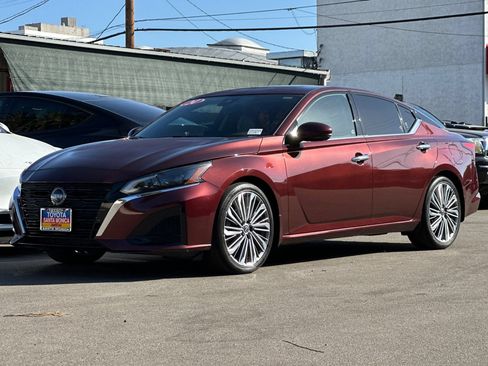 Used 2024 Nissan Altima 2.5 SL FWD image 8